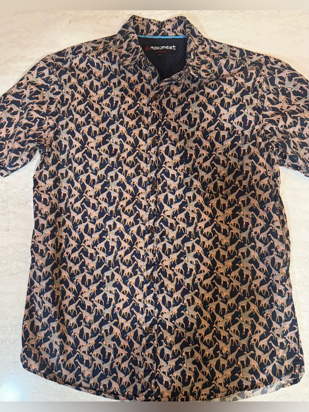 🦒 Men’s Giraffe Print Navy & Pink Button Down Short Sleeve Shirt — Sz M - Picture 3 of 8